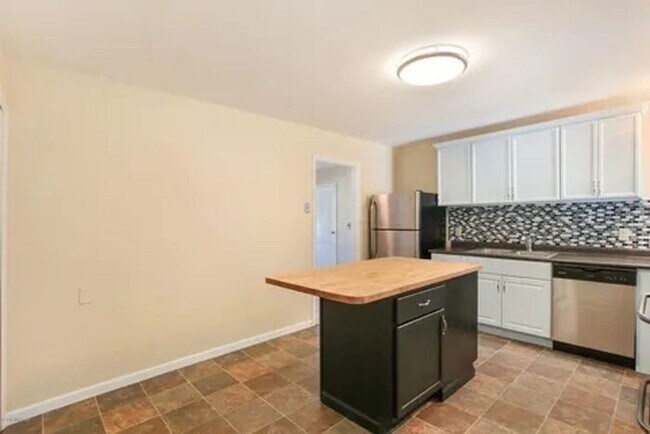 Building Photo - Charming, remodeled 3-Bed/1-Bath Parchment ranch style home with enclosed yard and garage