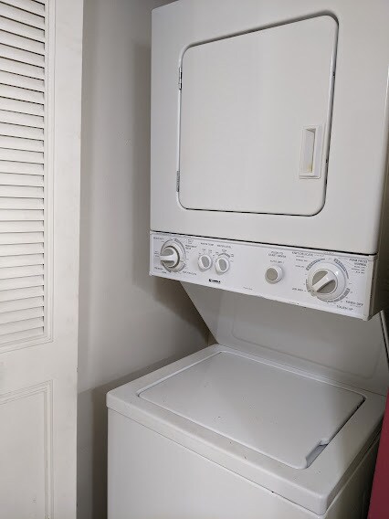Laundry (Washer/Dryer) - 6800 Cypress Rd