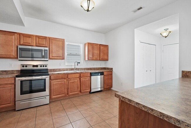 Building Photo - 4035 Redroyal Ave