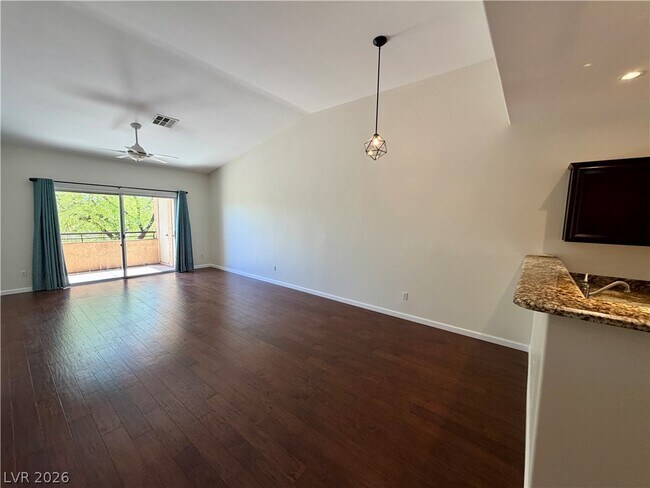 Building Photo - 704 Peachy Canyon Cir