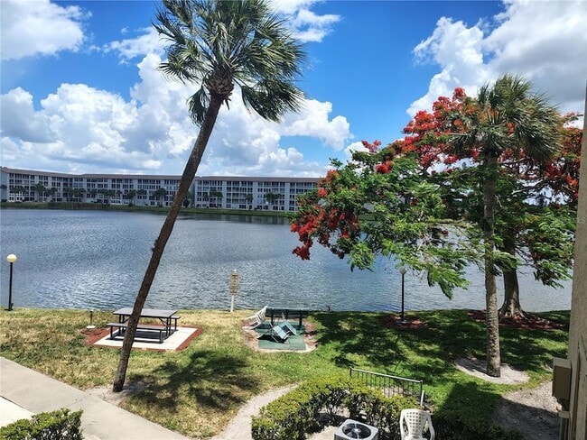 Building Photo - 3737 Lake Bayshore Dr