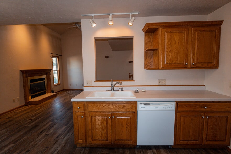 Building Photo - 1004 N 10th St