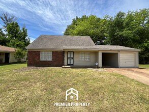 Building Photo - Spacious 4BR/2BA Home in Whitehaven | Hardwood Floors & 2-Car Garage