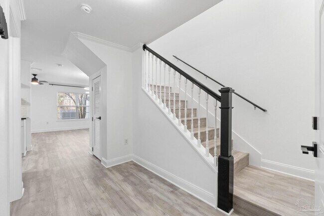 Building Photo - 707 Majestic Dr