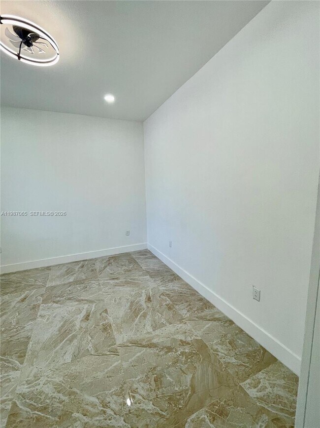 Building Photo - 435 N Quebrada St