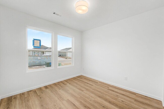 Building Photo - 3 Bed, 2 Bath Home !!