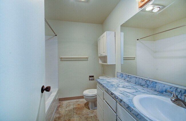 Building Photo - Gladson 3802