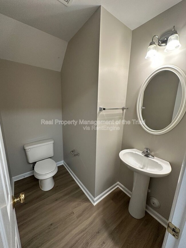 Building Photo - 225 Braeburn Dr