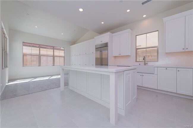 Building Photo - 120 Rimstone