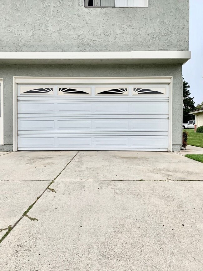 Building Photo - Upgraded Carpinteria Townhome- Great Commu...