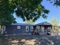 Building Photo - Lovely 3 bedroom home on property