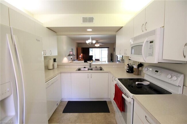 Building Photo - 273 Robin Hood Cir