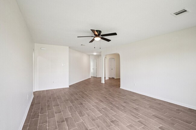 Building Photo - 11926 Panay Dr