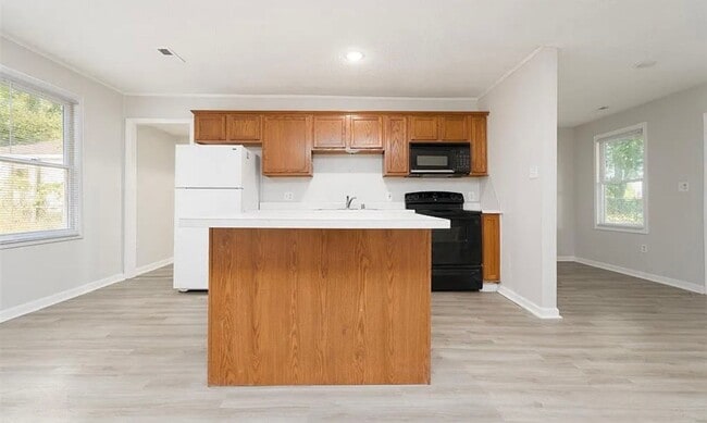 Building Photo - Charming 2-Bedroom Ranch Home with Large Backyard – Cozy & Remodeled!