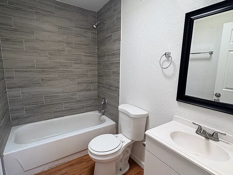 Building Photo - 5880 S Del Moral Blvd