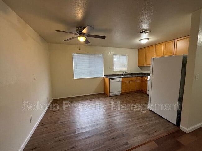 Building Photo - 307 California St