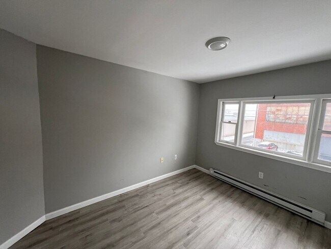 Building Photo - 344-346 Pear Street