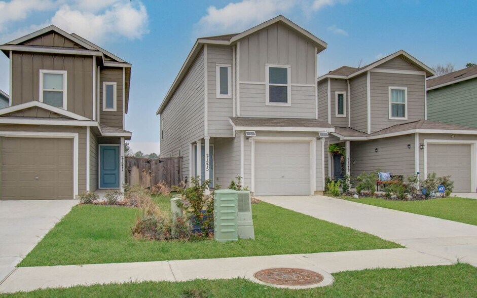 Building Photo - 21575 Carosella Dr