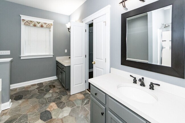 Building Photo - 115 Blackwater Dr