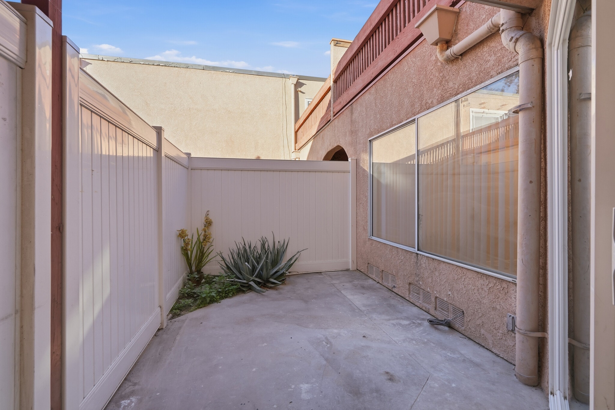 Building Photo - 7924 Woodman Ave