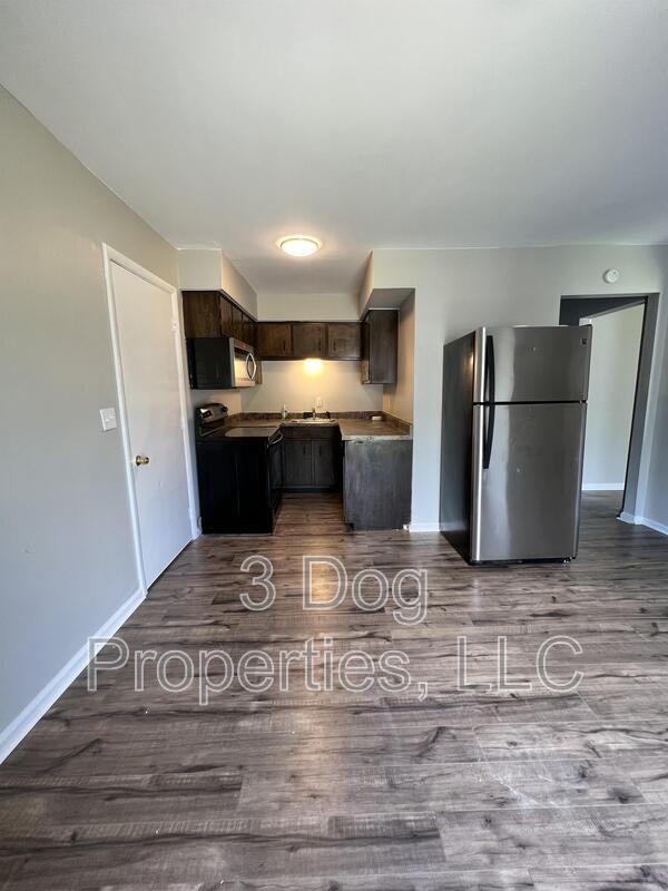 Building Photo - 1322 Ely Rd