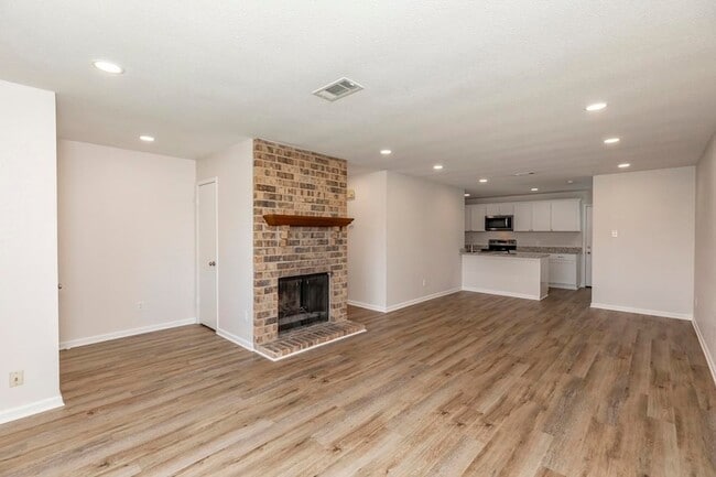 Building Photo - 8930 Manion Dr