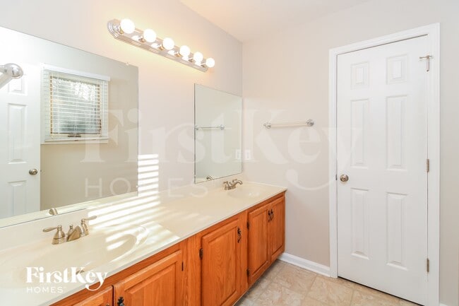 Building Photo - 1301 Westminster Dr