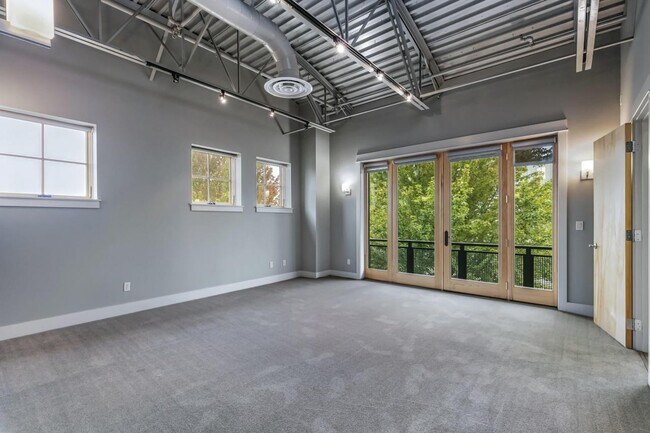 Building Photo - 706 SW Industrial Way