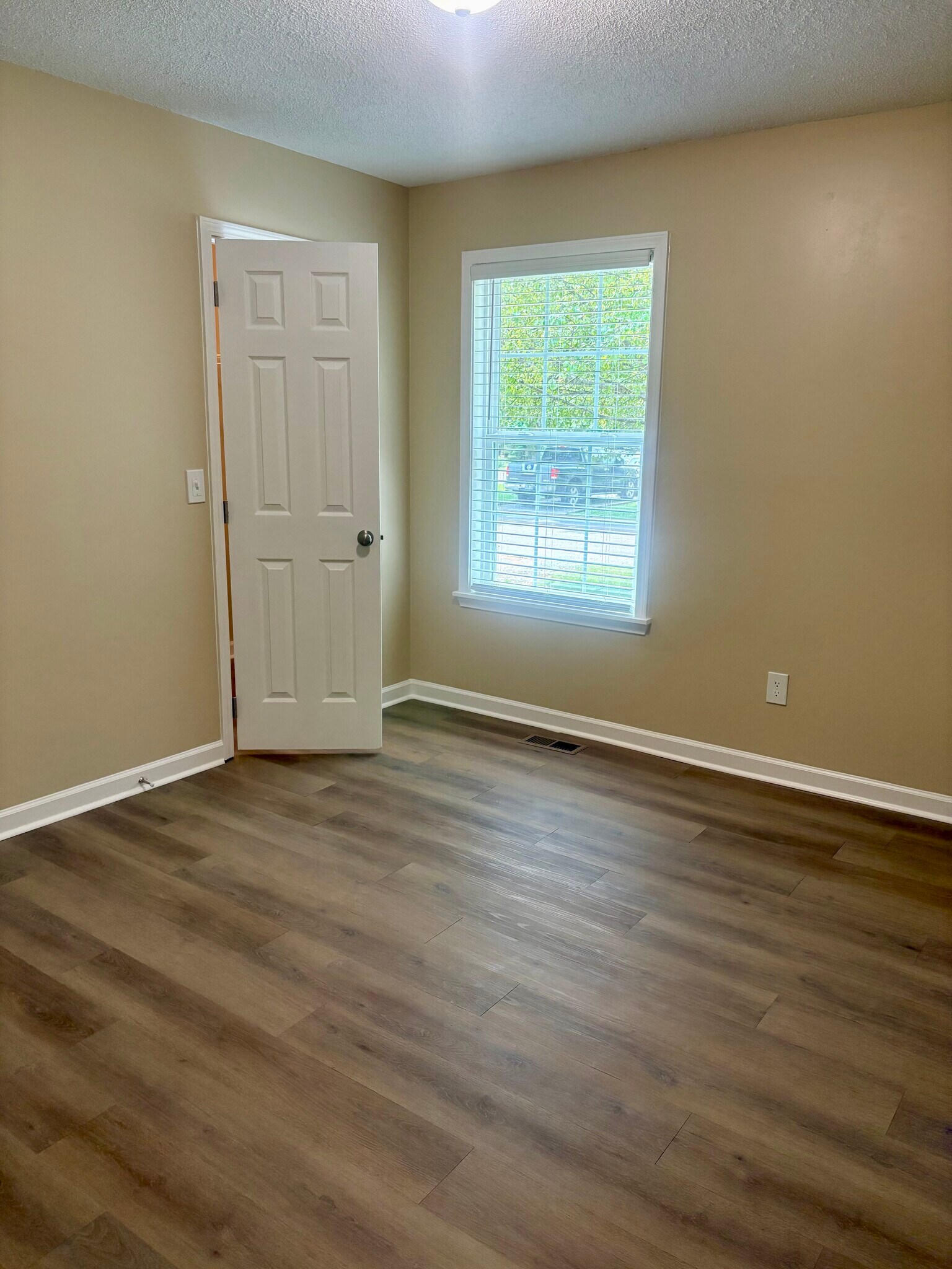 Bedroom - 1039 N Lakeshore Dr