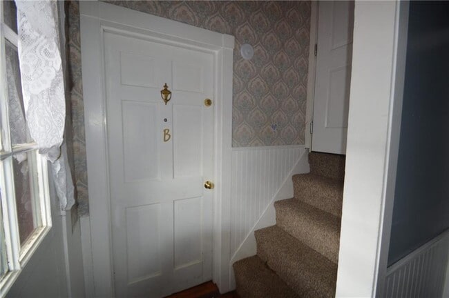 Building Photo - 167 Coggeshall Ave