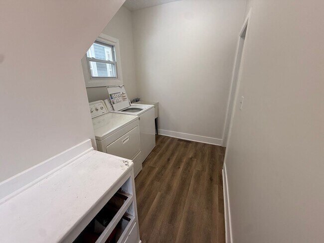 Building Photo - 2482 W 10th St