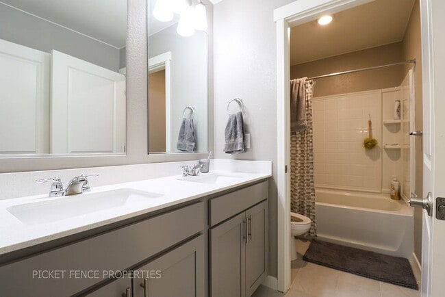 Building Photo - Beautiful New Home in West Greeley!