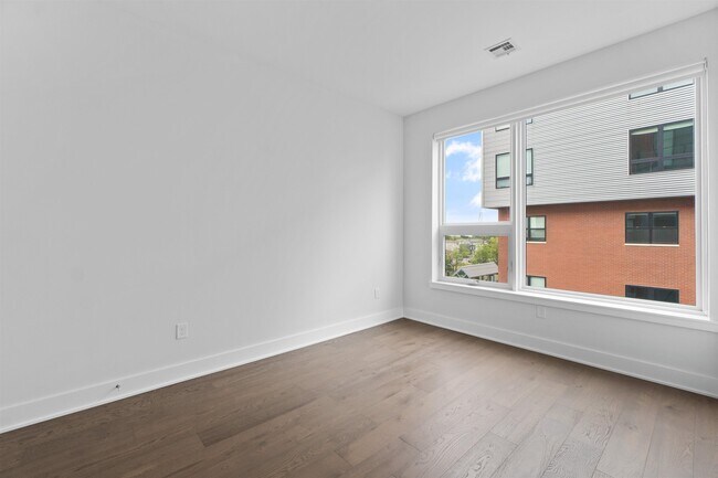 Building Photo - 250 Ave E