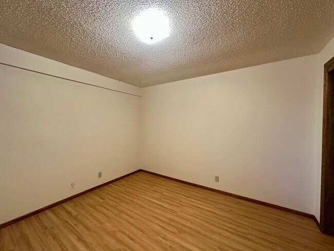 Building Photo - r1078