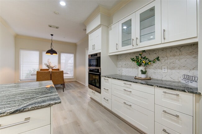 Building Photo - 714 Last Arrow Dr