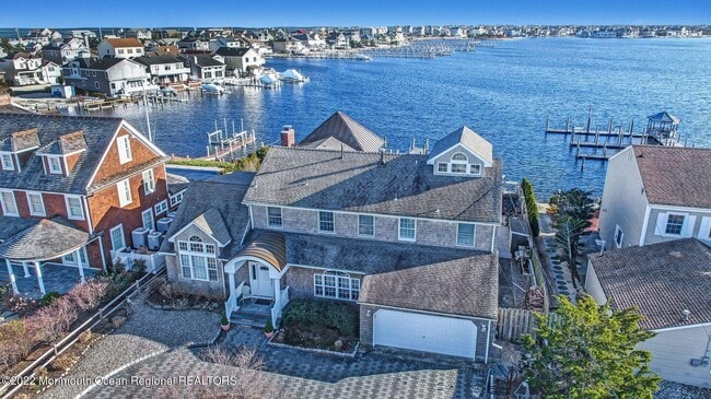 Building Photo - 323 Cove Dr