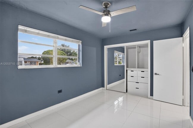 Building Photo - 2331 Flamingo Dr