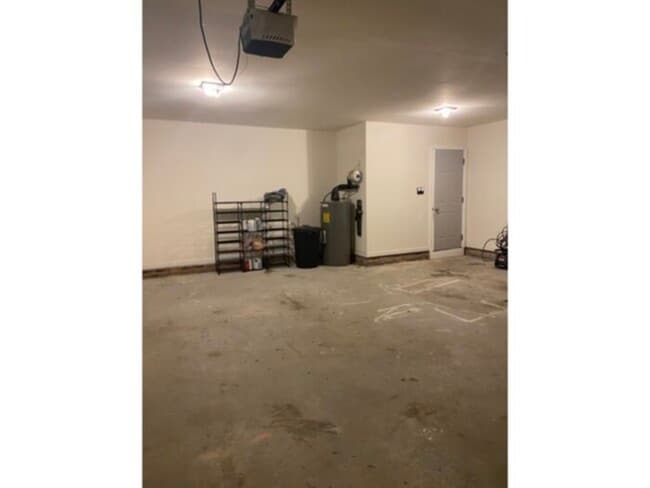 Building Photo - 50 Breezewood Dr