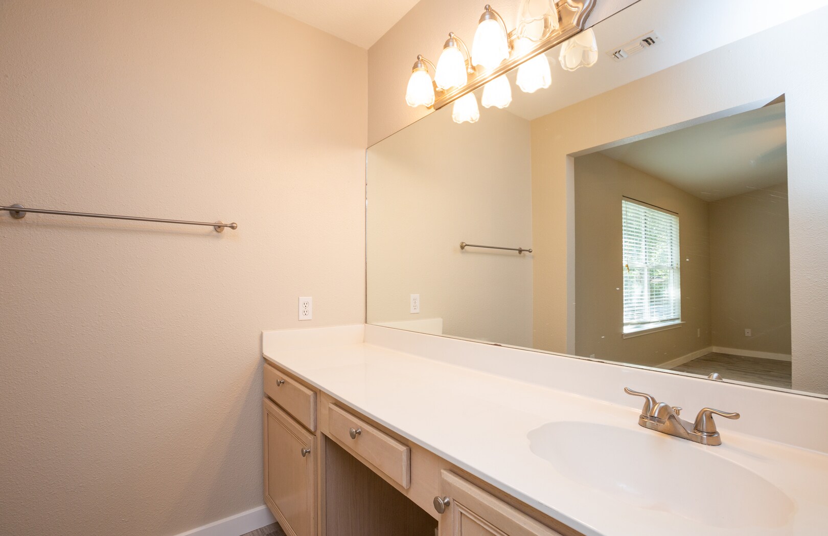 Building Photo - 6034 Gaelic