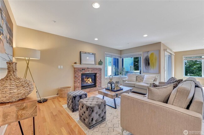 Building Photo - ? Stunning 4BR/3.5BA Home in Lake Forest P...