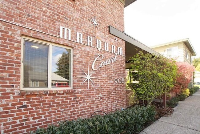 Building Photo - FREE RENT SPRING SPECIAL - 1 Bedroom Condo Near OHSU + Parking