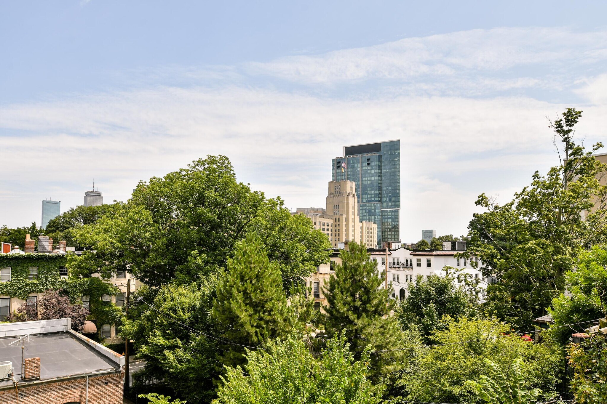 Building Photo - 1011 Beacon St