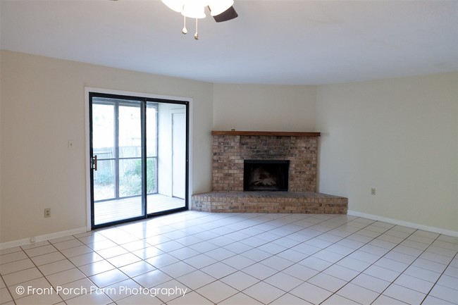 Building Photo - 3756 Donovan Dr