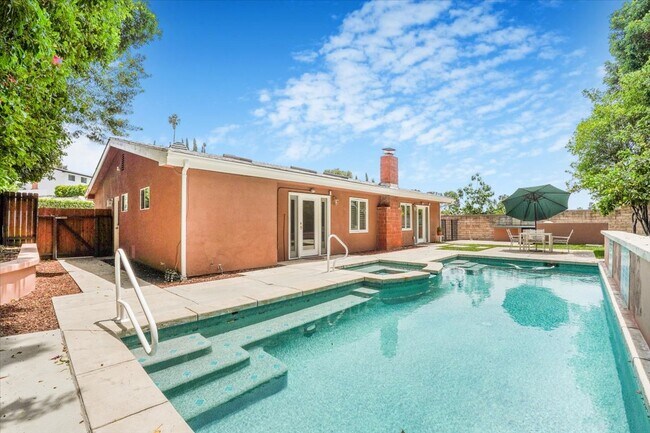 Building Photo - 7365 Pomelo Dr