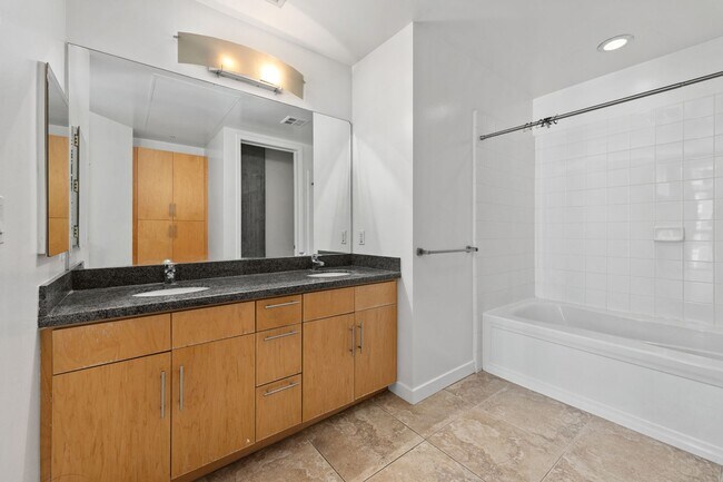 Building Photo - NEW FLOORS! Spacious 2 Bedroom 2 Bathroom ...