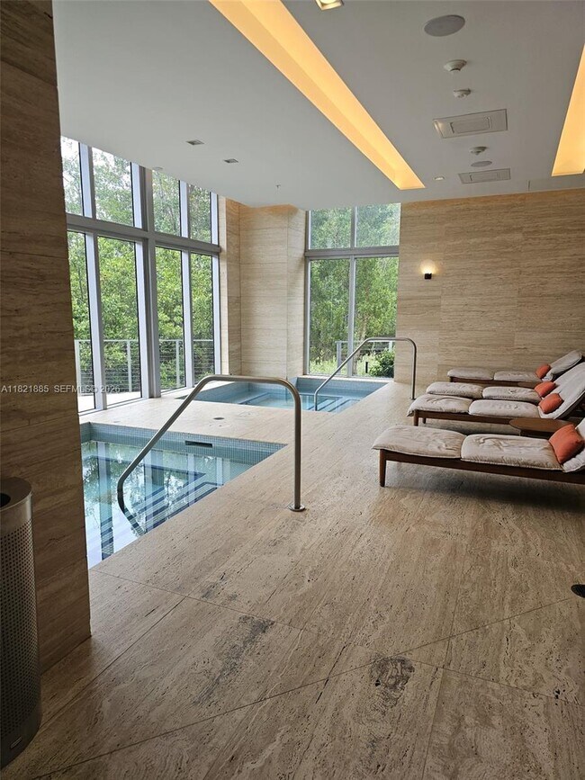 Building Photo - 16385 Biscayne Blvd