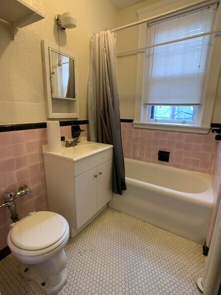 Building Photo - 1945 Commonwealth Ave