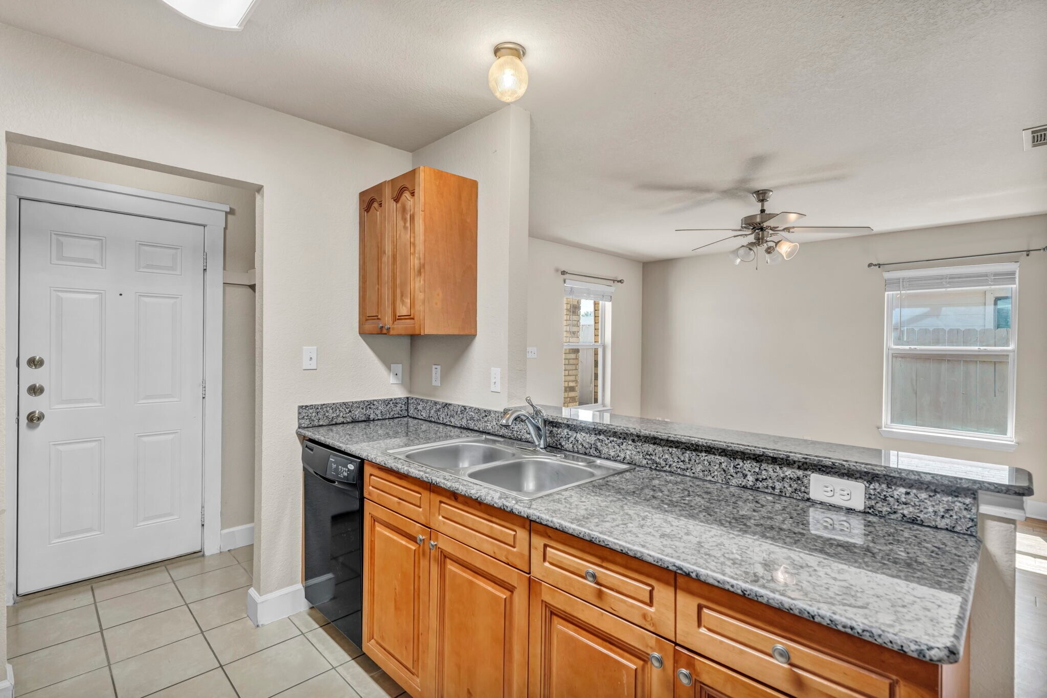 Building Photo - 710 Claremont Pky
