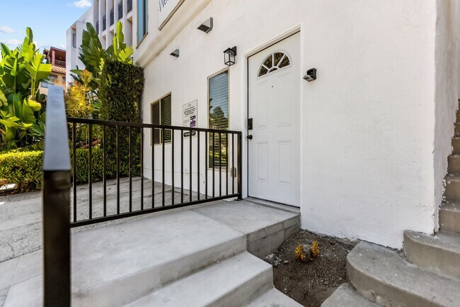 Building Photo - 838 Hilgard Ave
