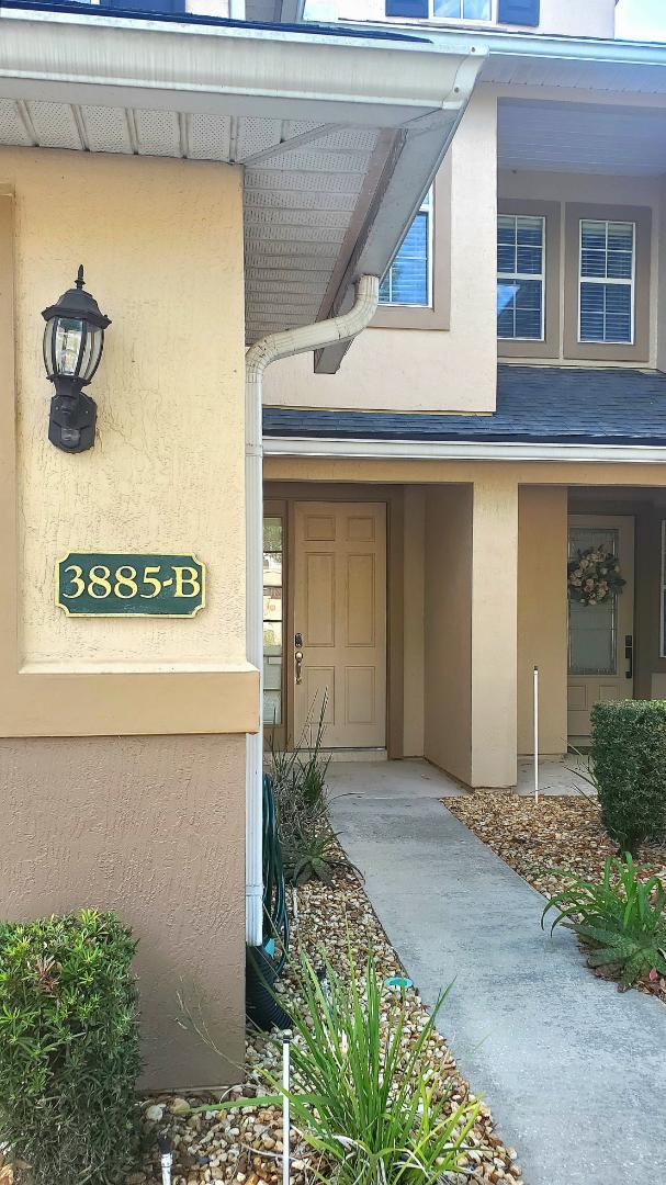 Building Photo - 3885 Buckthorne Dr